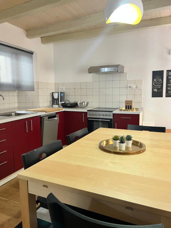 Seayou!***Charming 1-Bedroom Rental Unit In The Old City Center Of Cres Bagian luar foto
